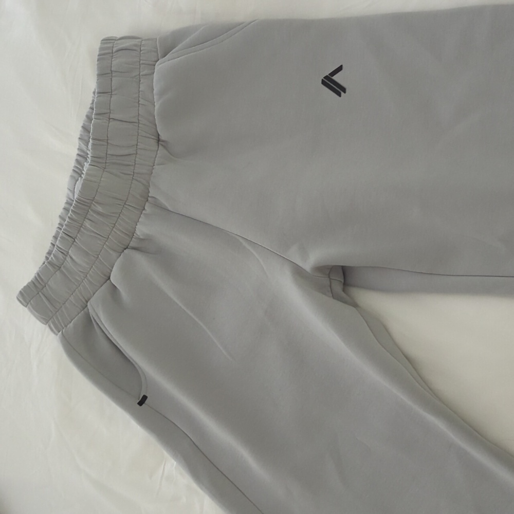 Alphalete ELMTS Cuffed Joggers